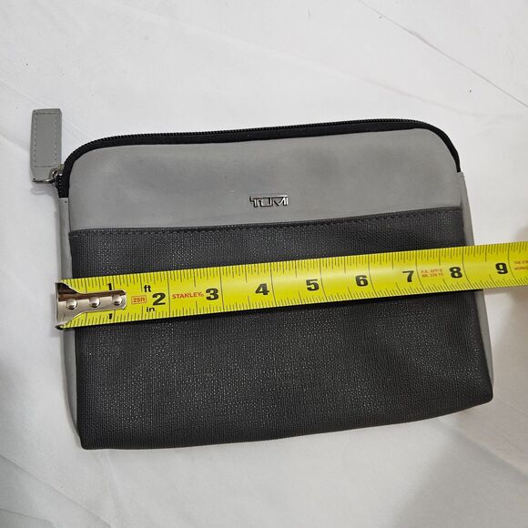 TUMI delta Toiletry bag Grey Vinyl with Metal Logo and Zipper Medium Pouch - Picture 5 of 6